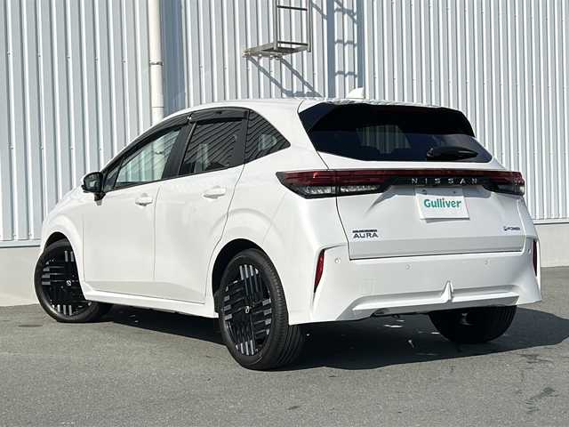 日産 オーラ G 三重県 2025(令7)年 0.1千km ピュアホワイトパール 純正9型ナビ /全周囲カメラ/BSM /デジタルインナーミラー /スペアキー /前後コーナーセンサー /前後ドライブレコーダー /ハーフレザーシート /運転席パワーシート /衝突軽減ブレーキ/革巻きステアリング/ステアリングスイッチ/LEDヘッドライト /オートハイビーム/オートライト/フロアマット /タイプC給電ポート/電動格納ミラー/禁煙車