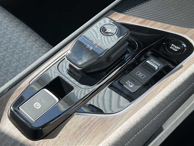 日産 オーラ G 三重県 2025(令7)年 0.1千km ピュアホワイトパール 純正9型ナビ /全周囲カメラ/BSM /デジタルインナーミラー /スペアキー /前後コーナーセンサー /前後ドライブレコーダー /ハーフレザーシート /運転席パワーシート /衝突軽減ブレーキ/革巻きステアリング/ステアリングスイッチ/LEDヘッドライト /オートハイビーム/オートライト/フロアマット /タイプC給電ポート/電動格納ミラー/禁煙車