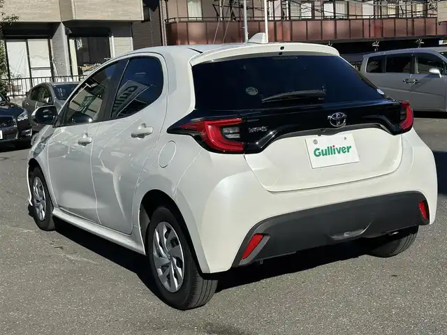 トヨタ ヤリス G 東京都 2021(令3)年 1.6万km パール ナビゲーション　/ブルートゥース　/ＵＳＢ接続　/バックカメラ　/オートエアコン　/プッシュスタート　/スマートキー/衝突軽減ブレーキ　/車線逸脱警報　/オートライト　/ＥＴＣ　/保証書　/取扱説明書　/整備手帳