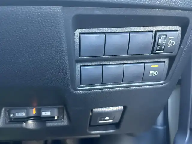 トヨタ ヤリス G 東京都 2021(令3)年 1.6万km パール ナビゲーション　/ブルートゥース　/ＵＳＢ接続　/バックカメラ　/オートエアコン　/プッシュスタート　/スマートキー/衝突軽減ブレーキ　/車線逸脱警報　/オートライト　/ＥＴＣ　/保証書　/取扱説明書　/整備手帳