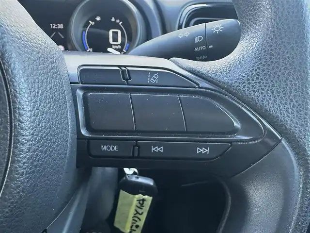 トヨタ ヤリス G 東京都 2021(令3)年 1.6万km パール ナビゲーション　/ブルートゥース　/ＵＳＢ接続　/バックカメラ　/オートエアコン　/プッシュスタート　/スマートキー/衝突軽減ブレーキ　/車線逸脱警報　/オートライト　/ＥＴＣ　/保証書　/取扱説明書　/整備手帳