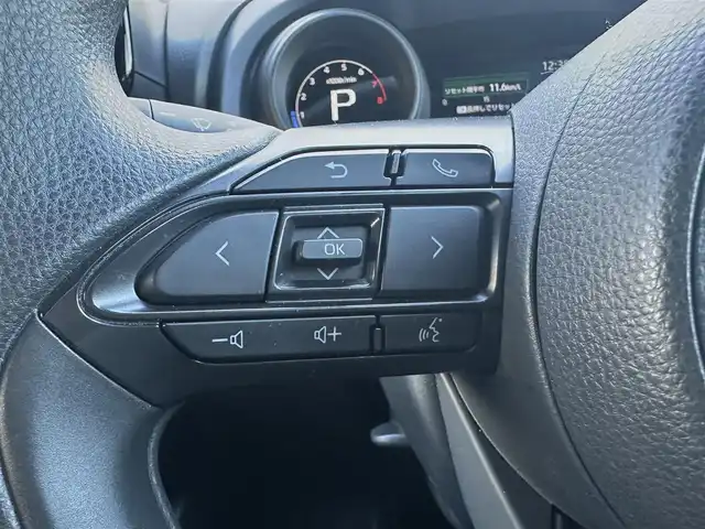 トヨタ ヤリス G 東京都 2021(令3)年 1.6万km パール ナビゲーション　/ブルートゥース　/ＵＳＢ接続　/バックカメラ　/オートエアコン　/プッシュスタート　/スマートキー/衝突軽減ブレーキ　/車線逸脱警報　/オートライト　/ＥＴＣ　/保証書　/取扱説明書　/整備手帳