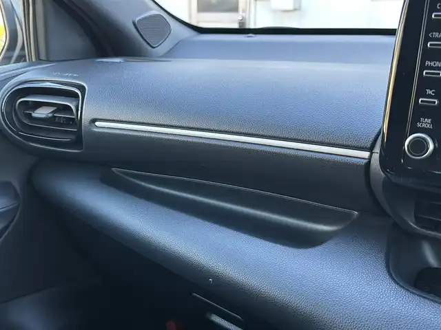 トヨタ ヤリス G 東京都 2021(令3)年 1.6万km パール ナビゲーション　/ブルートゥース　/ＵＳＢ接続　/バックカメラ　/オートエアコン　/プッシュスタート　/スマートキー/衝突軽減ブレーキ　/車線逸脱警報　/オートライト　/ＥＴＣ　/保証書　/取扱説明書　/整備手帳