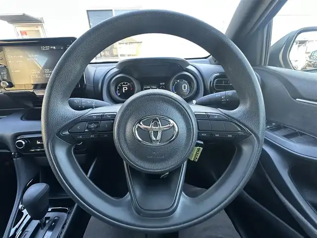 トヨタ ヤリス G 東京都 2021(令3)年 1.6万km パール ナビゲーション　/ブルートゥース　/ＵＳＢ接続　/バックカメラ　/オートエアコン　/プッシュスタート　/スマートキー/衝突軽減ブレーキ　/車線逸脱警報　/オートライト　/ＥＴＣ　/保証書　/取扱説明書　/整備手帳