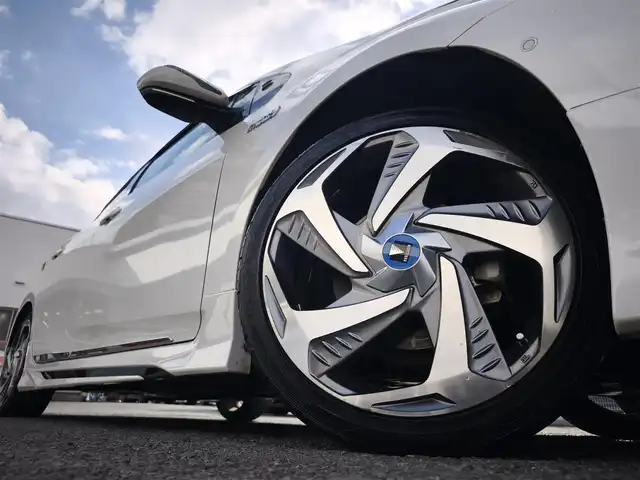 トヨタ プリウス ＰＨＶ A プレミアムナビパッケージ 熊本県 2020(令2)年 9.6万km ホワイトパールクリスタルシャイン モデリスタフルエアロ/モデリスタ18インチAW/充電プラグ車載/11.6インチT-Connectナビゲーションシステム/【フルセグTV/Bluetooth/AM/FM】/パノラミックビューモニター/レーダークルーズコントロール/プリクラッシュセーフティー/クリアランスソナー/レーンディパーチャーアラート/パーキングサポートブレーキ/ブラインドスポットモニター/ヘッドアップディスプレイ/オートLEDライト/オートハイビーム/ウィンカーミラー/レザーシート/D席パワーシート/前席シートヒーター/エアシート/革巻きステアリング/ステアリングスイッチ/ドライブレコーダー前後/ETC2.0/横滑り防止装置/純正フロアマット/純正ドアバイザー/保証書/スペアキー