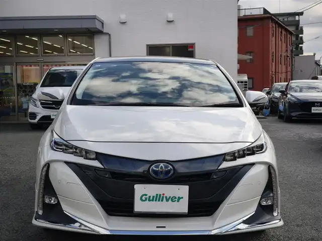 トヨタ プリウス ＰＨＶ A プレミアムナビパッケージ 熊本県 2020(令2)年 9.6万km ホワイトパールクリスタルシャイン モデリスタフルエアロ/モデリスタ18インチAW/充電プラグ車載/11.6インチT-Connectナビゲーションシステム/【フルセグTV/Bluetooth/AM/FM】/パノラミックビューモニター/レーダークルーズコントロール/プリクラッシュセーフティー/クリアランスソナー/レーンディパーチャーアラート/パーキングサポートブレーキ/ブラインドスポットモニター/ヘッドアップディスプレイ/オートLEDライト/オートハイビーム/ウィンカーミラー/レザーシート/D席パワーシート/前席シートヒーター/エアシート/革巻きステアリング/ステアリングスイッチ/ドライブレコーダー前後/ETC2.0/横滑り防止装置/純正フロアマット/純正ドアバイザー/保証書/スペアキー