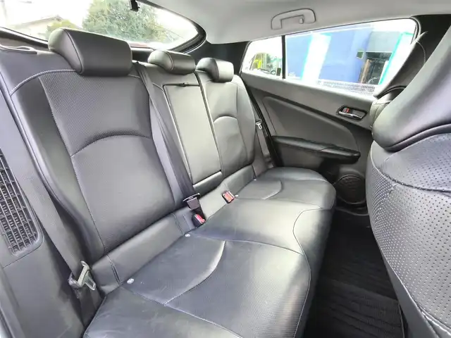 トヨタ プリウス ＰＨＶ A プレミアムナビパッケージ 熊本県 2020(令2)年 9.6万km ホワイトパールクリスタルシャイン モデリスタフルエアロ/モデリスタ18インチAW/充電プラグ車載/11.6インチT-Connectナビゲーションシステム/【フルセグTV/Bluetooth/AM/FM】/パノラミックビューモニター/レーダークルーズコントロール/プリクラッシュセーフティー/クリアランスソナー/レーンディパーチャーアラート/パーキングサポートブレーキ/ブラインドスポットモニター/ヘッドアップディスプレイ/オートLEDライト/オートハイビーム/ウィンカーミラー/レザーシート/D席パワーシート/前席シートヒーター/エアシート/革巻きステアリング/ステアリングスイッチ/ドライブレコーダー前後/ETC2.0/横滑り防止装置/純正フロアマット/純正ドアバイザー/保証書/スペアキー