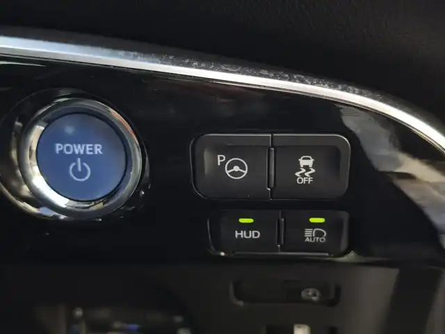 トヨタ プリウス ＰＨＶ A プレミアムナビパッケージ 熊本県 2020(令2)年 9.6万km ホワイトパールクリスタルシャイン モデリスタフルエアロ/モデリスタ18インチAW/充電プラグ車載/11.6インチT-Connectナビゲーションシステム/【フルセグTV/Bluetooth/AM/FM】/パノラミックビューモニター/レーダークルーズコントロール/プリクラッシュセーフティー/クリアランスソナー/レーンディパーチャーアラート/パーキングサポートブレーキ/ブラインドスポットモニター/ヘッドアップディスプレイ/オートLEDライト/オートハイビーム/ウィンカーミラー/レザーシート/D席パワーシート/前席シートヒーター/エアシート/革巻きステアリング/ステアリングスイッチ/ドライブレコーダー前後/ETC2.0/横滑り防止装置/純正フロアマット/純正ドアバイザー/保証書/スペアキー