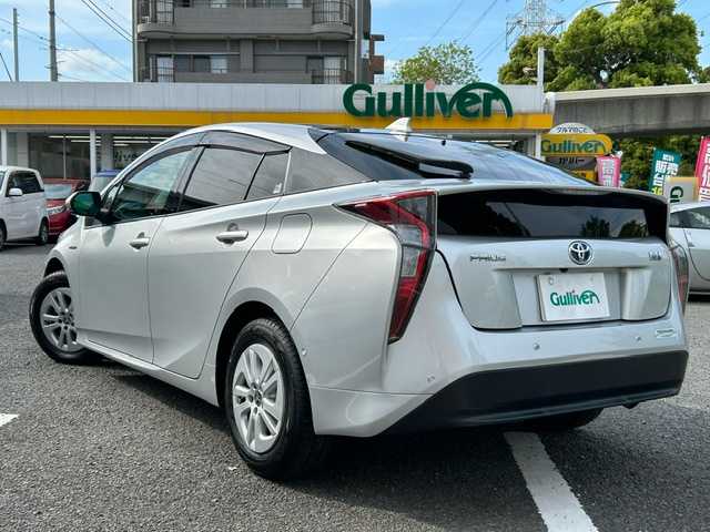 トヨタ プリウス Sセーフティプラス 神奈川県 2017(平29)年 1万km シルバーM ワンオーナー /純正ナビ/CD /SD /BT /ラジオ/ワンセグ/バックカメラ/ビルトインETC/プリクラッシュ セーフティ/LDA/ヘッドアップディスプレイ/パーキングアシスト/オートライト/オートマチックハイビーム/オートリトラミラー/革巻きステアリング/ステアリングスイッチ/トノカバー/スマートキー×2/新車時保証書