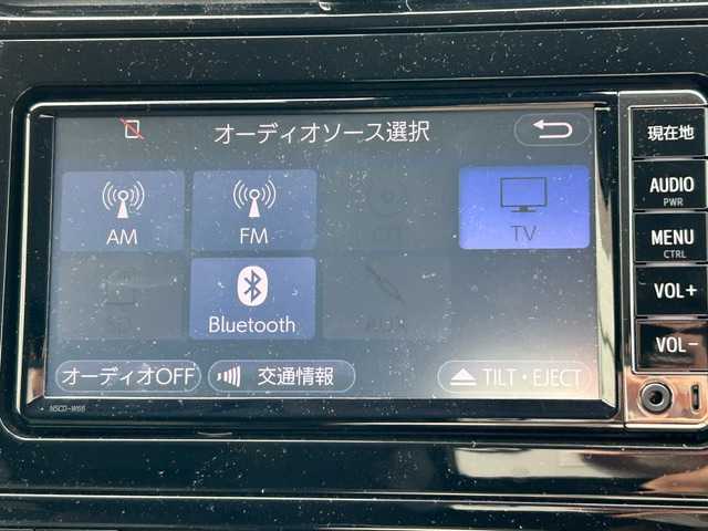 トヨタ プリウス Sセーフティプラス 神奈川県 2017(平29)年 1万km シルバーM ワンオーナー /純正ナビ/CD /SD /BT /ラジオ/ワンセグ/バックカメラ/ビルトインETC/プリクラッシュ セーフティ/LDA/ヘッドアップディスプレイ/パーキングアシスト/オートライト/オートマチックハイビーム/オートリトラミラー/革巻きステアリング/ステアリングスイッチ/トノカバー/スマートキー×2/新車時保証書