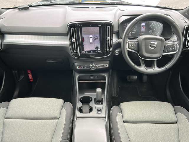 ボルボ ＸＣ４０ B4 AWD モメンタム 道北・旭川 2021(令3)年 1.1万km オニキスブラックP ・４ＷＤ/・純正ナビ、フルセグ・ＢＴ/・全方位カメラ/・アダクティブクルーズコントロール/・パイロットアシスト/・パークアシスト/・クロストラフィックアラート/・ブラインドスポットインフォーメーション/・ロードサインインフォーメーション/・アクティブベンディングライト/・コーナーリングライト/・ブレーキホールド/・純正１８インチアルミ/・前席パワーシート/・Ｄ席メモリーシート/・電動リアゲート/・社外前後ドライブレコーダー/・ETC/・スペアキー１/・新車時保証書、取説