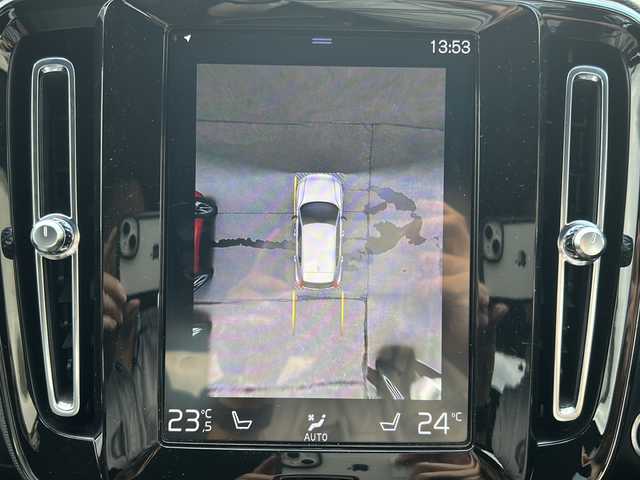 ボルボ ＸＣ４０ B4 AWD モメンタム 道北・旭川 2021(令3)年 1.1万km オニキスブラックP ・４ＷＤ/・純正ナビ、フルセグ・ＢＴ/・全方位カメラ/・アダクティブクルーズコントロール/・パイロットアシスト/・パークアシスト/・クロストラフィックアラート/・ブラインドスポットインフォーメーション/・ロードサインインフォーメーション/・アクティブベンディングライト/・コーナーリングライト/・ブレーキホールド/・純正１８インチアルミ/・前席パワーシート/・Ｄ席メモリーシート/・電動リアゲート/・社外前後ドライブレコーダー/・ETC/・スペアキー１/・新車時保証書、取説