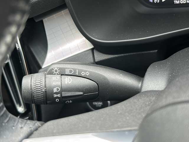 ボルボ ＸＣ４０ B4 AWD モメンタム 道北・旭川 2021(令3)年 1.1万km オニキスブラックP ・４ＷＤ/・純正ナビ、フルセグ・ＢＴ/・全方位カメラ/・アダクティブクルーズコントロール/・パイロットアシスト/・パークアシスト/・クロストラフィックアラート/・ブラインドスポットインフォーメーション/・ロードサインインフォーメーション/・アクティブベンディングライト/・コーナーリングライト/・ブレーキホールド/・純正１８インチアルミ/・前席パワーシート/・Ｄ席メモリーシート/・電動リアゲート/・社外前後ドライブレコーダー/・ETC/・スペアキー１/・新車時保証書、取説