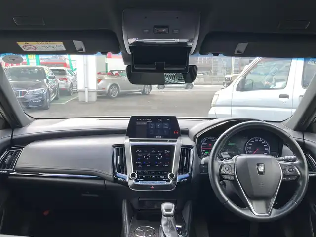トヨタ クラウン ハイブリッド G 愛媛県 2019(令1)年 10.5万km ブラック 純正ナビ(AM/FM/CD/DVD/Bluetooth/USB/フルセグTV)/バックカメラ/ビルトインETC/全席パワーシート/全席シートヒーター/前席シートベンチレーション/パドルシフト/トヨタセーフティセンス/レーダークルーズコントロール/前後コーナーセンサー/LEDヘッドライト/純正17インチアルミホイール/純正フロアマット/スペアキー