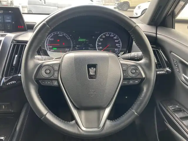 トヨタ クラウン ハイブリッド G 愛媛県 2019(令1)年 10.5万km ブラック 純正ナビ(AM/FM/CD/DVD/Bluetooth/USB/フルセグTV)/バックカメラ/ビルトインETC/全席パワーシート/全席シートヒーター/前席シートベンチレーション/パドルシフト/トヨタセーフティセンス/レーダークルーズコントロール/前後コーナーセンサー/LEDヘッドライト/純正17インチアルミホイール/純正フロアマット/スペアキー