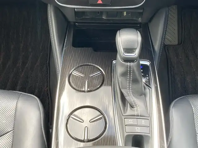 トヨタ クラウン ハイブリッド G 愛媛県 2019(令1)年 10.5万km ブラック 純正ナビ(AM/FM/CD/DVD/Bluetooth/USB/フルセグTV)/バックカメラ/ビルトインETC/全席パワーシート/全席シートヒーター/前席シートベンチレーション/パドルシフト/トヨタセーフティセンス/レーダークルーズコントロール/前後コーナーセンサー/LEDヘッドライト/純正17インチアルミホイール/純正フロアマット/スペアキー