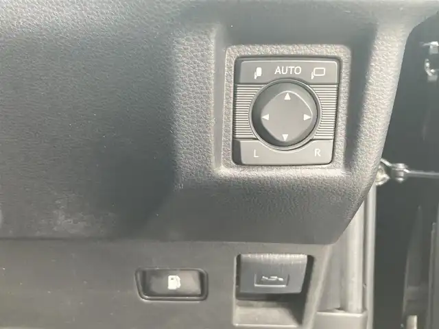 トヨタ クラウン ハイブリッド G 愛媛県 2019(令1)年 10.5万km ブラック 純正ナビ(AM/FM/CD/DVD/Bluetooth/USB/フルセグTV)/バックカメラ/ビルトインETC/全席パワーシート/全席シートヒーター/前席シートベンチレーション/パドルシフト/トヨタセーフティセンス/レーダークルーズコントロール/前後コーナーセンサー/LEDヘッドライト/純正17インチアルミホイール/純正フロアマット/スペアキー