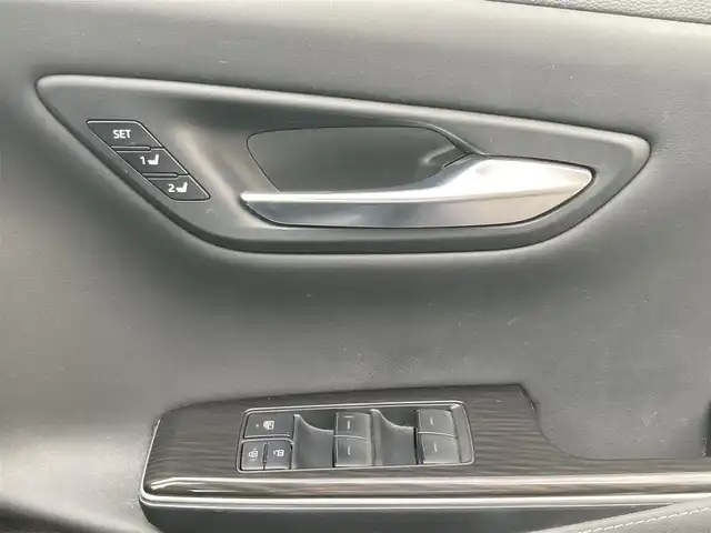 トヨタ クラウン ハイブリッド G 愛媛県 2019(令1)年 10.5万km ブラック 純正ナビ(AM/FM/CD/DVD/Bluetooth/USB/フルセグTV)/バックカメラ/ビルトインETC/全席パワーシート/全席シートヒーター/前席シートベンチレーション/パドルシフト/トヨタセーフティセンス/レーダークルーズコントロール/前後コーナーセンサー/LEDヘッドライト/純正17インチアルミホイール/純正フロアマット/スペアキー