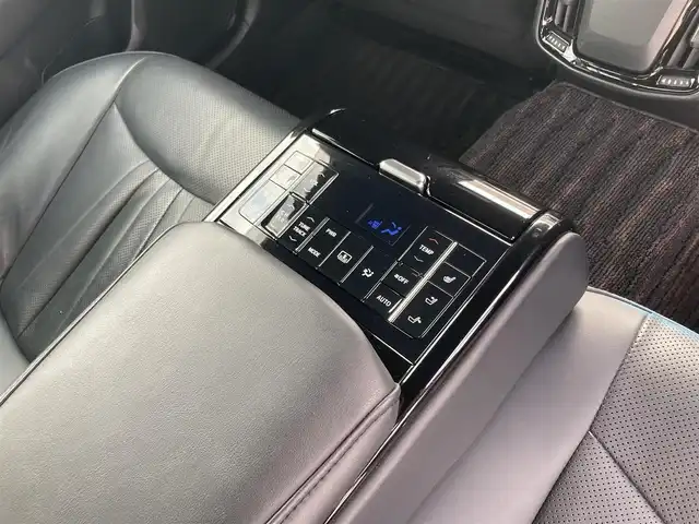 トヨタ クラウン ハイブリッド G 愛媛県 2019(令1)年 10.5万km ブラック 純正ナビ(AM/FM/CD/DVD/Bluetooth/USB/フルセグTV)/バックカメラ/ビルトインETC/全席パワーシート/全席シートヒーター/前席シートベンチレーション/パドルシフト/トヨタセーフティセンス/レーダークルーズコントロール/前後コーナーセンサー/LEDヘッドライト/純正17インチアルミホイール/純正フロアマット/スペアキー