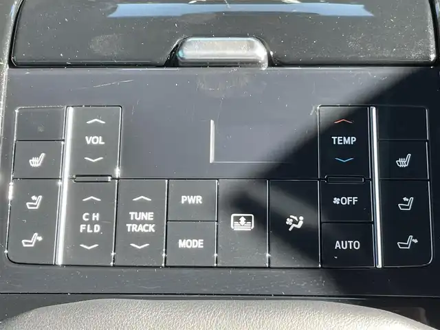 トヨタ クラウン ハイブリッド G 岡山県 2019(令1)年 10.5万km ブラック 登録時走行距離104820km/純正ナビ/(AM/FM/CD/DVD/Bluetooth/USB/フルセグTV)/バックカメラ/ビルトインETC/全席パワーシート/全席シートヒーター/前席シートベンチレーション/パドルシフト/トヨタセーフティセンス/レーンディパーチャーアラート/レーダークルーズコントロール/オートマチックハイビーム/前後コーナーセンサー/LEDヘッドライト/純正17インチアルミホイール/純正フロアマット/スペアキー(1本)