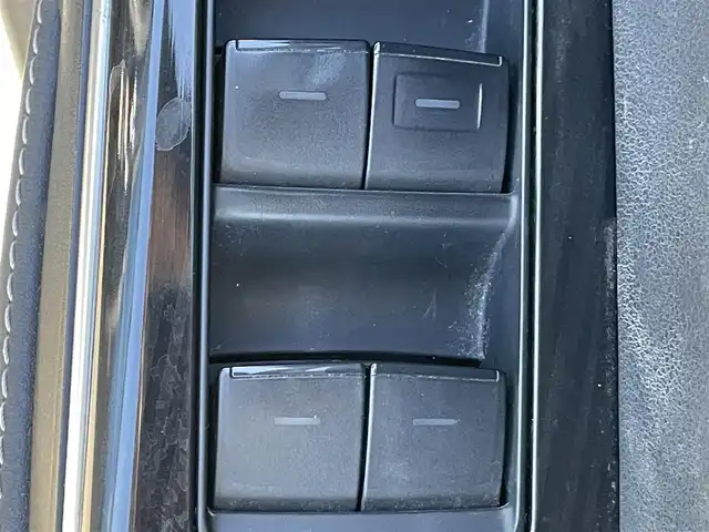 トヨタ クラウン ハイブリッド G 岡山県 2019(令1)年 10.5万km ブラック 登録時走行距離104820km/純正ナビ/(AM/FM/CD/DVD/Bluetooth/USB/フルセグTV)/バックカメラ/ビルトインETC/全席パワーシート/全席シートヒーター/前席シートベンチレーション/パドルシフト/トヨタセーフティセンス/レーンディパーチャーアラート/レーダークルーズコントロール/オートマチックハイビーム/前後コーナーセンサー/LEDヘッドライト/純正17インチアルミホイール/純正フロアマット/スペアキー(1本)