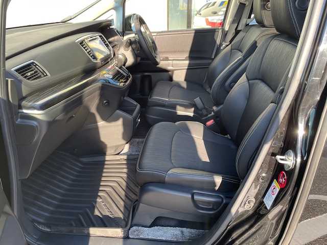 ホンダ オデッセイ アブソルート EX 東京都 2014(平26)年 10.8万km クリスタルブラックパール (株)IDOMが運営する【じしゃロン国分寺店】の自社ローン対象車両になります。こちらは現金ご利用時の価格です。自社ローンご希望の方は別途その旨お申付け下さい。/衝突被害軽減ブレーキシステム(CMBS)/マルチビューカメラシステム/両側パワースライドドア/純正インターメモリナビ/フルセグテレビ/フリップダウンモニター/2列目オットマン/クルーズコントロール/純正18インチアルミ/スマートキー/パドルシフト/ステアリングスイッチ/LED/ETC