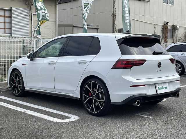 フォルクスワーゲン ＶＷ ゴルフ ＧＴＩ 兵庫県 2022(令4)年 0.9万km 白 登録時走行距離8837km/ワンオーナー/OP/DiscoverProパッケージ/SSDナビ/フルセグTV/DCCパッケージ/DCC（アダプティブシャシーコントロール）/純正19インチAW/テクノロジーパッケージ/LEDマトリクスヘッドランプ/ダイナミック（インジケーター、コーナリングライト、ライトアシスト）/駐車支援システム/ヘッドアップディスプレイ/-/オールインセーフティ（予防安全装備）/アダプティブクルーズ/パークディスタンスコントロール（フロント、リア）/リアビューカメラ/ドライビングプロファイル機能/デジタルコックピットプロ/前席シートヒーター/純正前後ドライブレコーダー/純正ビルトインETC2.0/スマートエントリー/スタートシステム/純正フロアマット/保証書/取説/スペアキー