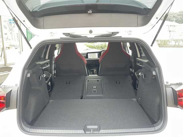 フォルクスワーゲン ＶＷ ゴルフ ＧＴＩ 兵庫県 2022(令4)年 0.9万km 白 登録時走行距離8837km/ワンオーナー/OP/DiscoverProパッケージ/SSDナビ/フルセグTV/DCCパッケージ/DCC（アダプティブシャシーコントロール）/純正19インチAW/テクノロジーパッケージ/LEDマトリクスヘッドランプ/ダイナミック（インジケーター、コーナリングライト、ライトアシスト）/駐車支援システム/ヘッドアップディスプレイ/-/オールインセーフティ（予防安全装備）/アダプティブクルーズ/パークディスタンスコントロール（フロント、リア）/リアビューカメラ/ドライビングプロファイル機能/デジタルコックピットプロ/前席シートヒーター/純正前後ドライブレコーダー/純正ビルトインETC2.0/スマートエントリー/スタートシステム/純正フロアマット/保証書/取説/スペアキー