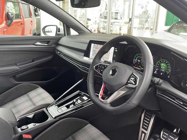 フォルクスワーゲン ＶＷ ゴルフ ＧＴＩ 兵庫県 2022(令4)年 0.9万km 白 登録時走行距離8837km/ワンオーナー/OP/DiscoverProパッケージ/SSDナビ/フルセグTV/DCCパッケージ/DCC（アダプティブシャシーコントロール）/純正19インチAW/テクノロジーパッケージ/LEDマトリクスヘッドランプ/ダイナミック（インジケーター、コーナリングライト、ライトアシスト）/駐車支援システム/ヘッドアップディスプレイ/-/オールインセーフティ（予防安全装備）/アダプティブクルーズ/パークディスタンスコントロール（フロント、リア）/リアビューカメラ/ドライビングプロファイル機能/デジタルコックピットプロ/前席シートヒーター/純正前後ドライブレコーダー/純正ビルトインETC2.0/スマートエントリー/スタートシステム/純正フロアマット/保証書/取説/スペアキー