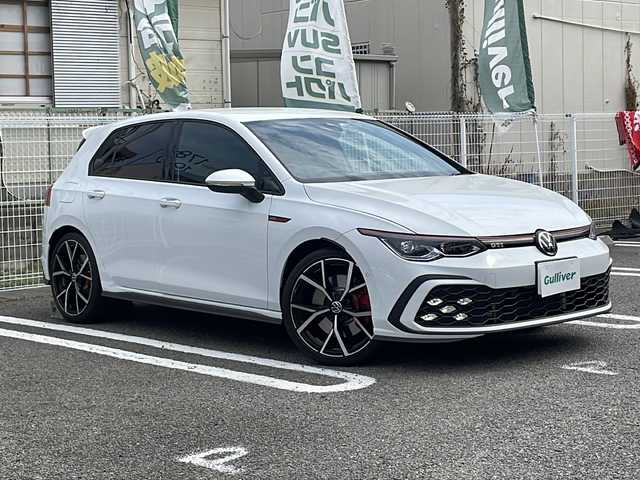 フォルクスワーゲン ＶＷ ゴルフ ＧＴＩ 兵庫県 2022(令4)年 0.9万km 白 登録時走行距離8837km/ワンオーナー/OP/DiscoverProパッケージ/SSDナビ/フルセグTV/DCCパッケージ/DCC（アダプティブシャシーコントロール）/純正19インチAW/テクノロジーパッケージ/LEDマトリクスヘッドランプ/ダイナミック（インジケーター、コーナリングライト、ライトアシスト）/駐車支援システム/ヘッドアップディスプレイ/-/オールインセーフティ（予防安全装備）/アダプティブクルーズ/パークディスタンスコントロール（フロント、リア）/リアビューカメラ/ドライビングプロファイル機能/デジタルコックピットプロ/前席シートヒーター/純正前後ドライブレコーダー/純正ビルトインETC2.0/スマートエントリー/スタートシステム/純正フロアマット/保証書/取説/スペアキー