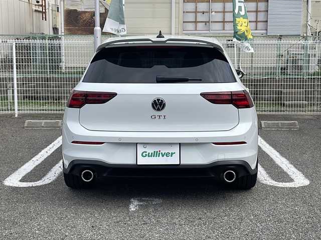 フォルクスワーゲン ＶＷ ゴルフ ＧＴＩ 兵庫県 2022(令4)年 0.9万km 白 登録時走行距離8837km/ワンオーナー/OP/DiscoverProパッケージ/SSDナビ/フルセグTV/DCCパッケージ/DCC（アダプティブシャシーコントロール）/純正19インチAW/テクノロジーパッケージ/LEDマトリクスヘッドランプ/ダイナミック（インジケーター、コーナリングライト、ライトアシスト）/駐車支援システム/ヘッドアップディスプレイ/-/オールインセーフティ（予防安全装備）/アダプティブクルーズ/パークディスタンスコントロール（フロント、リア）/リアビューカメラ/ドライビングプロファイル機能/デジタルコックピットプロ/前席シートヒーター/純正前後ドライブレコーダー/純正ビルトインETC2.0/スマートエントリー/スタートシステム/純正フロアマット/保証書/取説/スペアキー