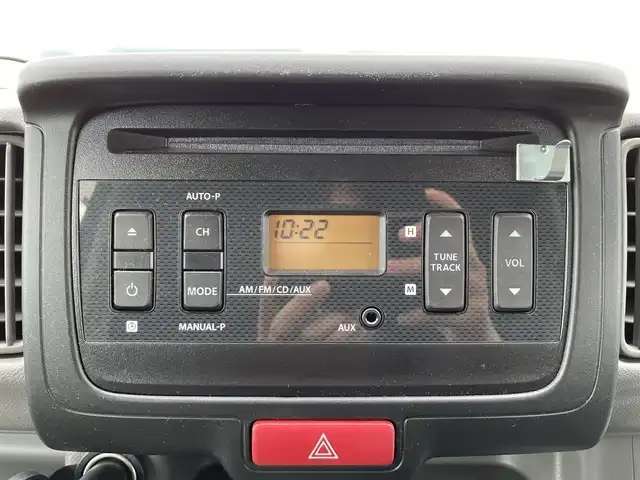 スズキ エブリイ JOIN 群馬県 2021(令3)年 0.7万km クールカーキPM 純正オーディオ(FM/AM/AUX/CD)/ポータブルナビ/ワンオーナー/衝突軽減ブレーキ/コーナーセンサー/オートライト/電動格納ミラー/両側スライドドア/純正フロアマット/純正ホイールキャップ/純正ドアバイザー/パワーウィンドウ/パワーステアリング/保証書/取扱説明書