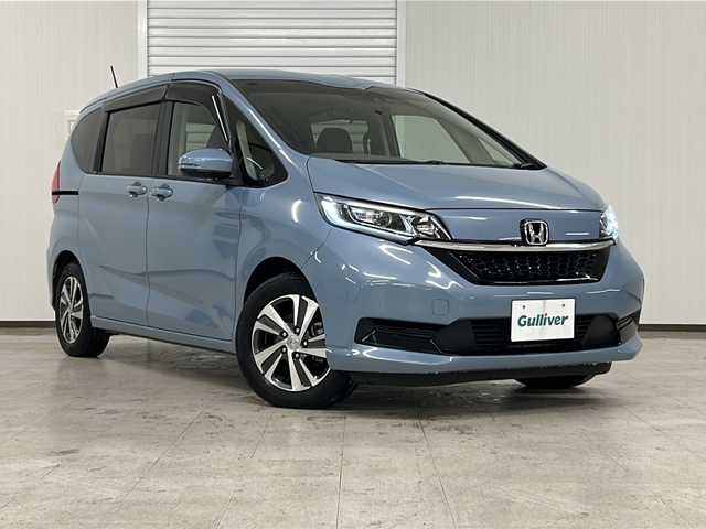 ホンダ フリード G ホンダセンシング 熊本県 2021(令3)年 3.7万km シーグラスブルーパール ワンオーナー/社外ディスプレイオーディオ/バックカメラ/LEDヘッドライト/両側パワースライドドア/前席シートヒーター/ETC/クルーズコントロール/ホンダセンシング/・衝突軽減ブレーキ/・車線維持支援システム/・誤発進抑制機能/・標識認識機能/社外フロアマット/純正15インチアルミホイール/車両取扱説明書/保証書/スペアキー