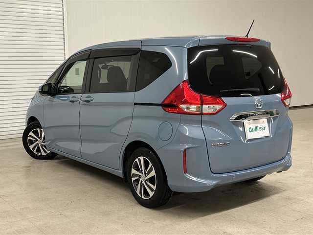 ホンダ フリード G ホンダセンシング 熊本県 2021(令3)年 3.7万km シーグラスブルーパール ワンオーナー/社外ディスプレイオーディオ/バックカメラ/LEDヘッドライト/両側パワースライドドア/前席シートヒーター/ETC/クルーズコントロール/ホンダセンシング/・衝突軽減ブレーキ/・車線維持支援システム/・誤発進抑制機能/・標識認識機能/社外フロアマット/純正15インチアルミホイール/車両取扱説明書/保証書/スペアキー