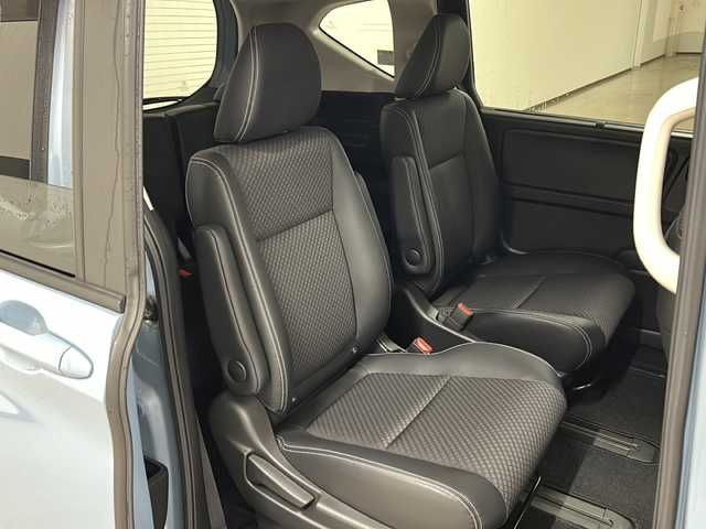 ホンダ フリード G ホンダセンシング 熊本県 2021(令3)年 3.7万km シーグラスブルーパール ワンオーナー/社外ディスプレイオーディオ/バックカメラ/LEDヘッドライト/両側パワースライドドア/前席シートヒーター/ETC/クルーズコントロール/ホンダセンシング/・衝突軽減ブレーキ/・車線維持支援システム/・誤発進抑制機能/・標識認識機能/社外フロアマット/純正15インチアルミホイール/車両取扱説明書/保証書/スペアキー