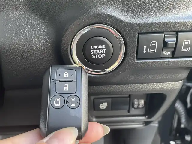 スズキ スペーシア カスタム HYBRID XS 鹿児島県 2025(令7)年 0.8万km ブルーイッシュブラックパール3 オートブレーキホールド/ヘッドアップディスプレイ/純正9インチナビ/BT/フルセグ/アラウンドビューモニター/両側パワースライドドア/クルーズコントロール/LEDオートライト/オートハイビーム/ハンドルヒーター/ハーフレザーシート/シートヒーター/純正15インチアルミホイール/アイドリングストップ/スマートキー
