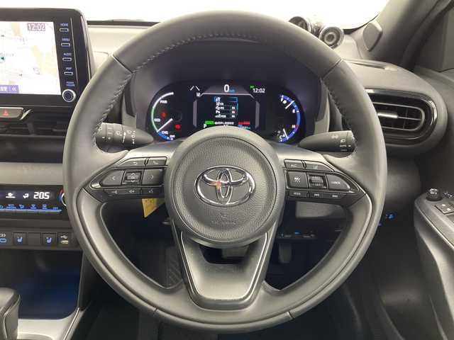 トヨタ ヤリスクロス ハイブリッド Z 愛知県 2023(令5)年 2.3万km ブラックマイカ/プラチナホワイトパールマイカ 純正8型ナビ/・Bluetooth/・USB接続/・スマートフォン接続/シートヒーター/ステアリングヒーター/レーダークルーズコントロール/ビルトインETC/前後ドライブレコーダー/衝突軽減ブレーキ/レーンキープアシスト/オートマチックハイビーム/クリアランスソナー