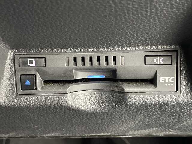 トヨタ ヤリスクロス ハイブリッド Z 愛知県 2023(令5)年 2.3万km ブラックマイカ/プラチナホワイトパールマイカ 純正8型ナビ/・Bluetooth/・USB接続/・スマートフォン接続/シートヒーター/ステアリングヒーター/レーダークルーズコントロール/ビルトインETC/前後ドライブレコーダー/衝突軽減ブレーキ/レーンキープアシスト/オートマチックハイビーム/クリアランスソナー