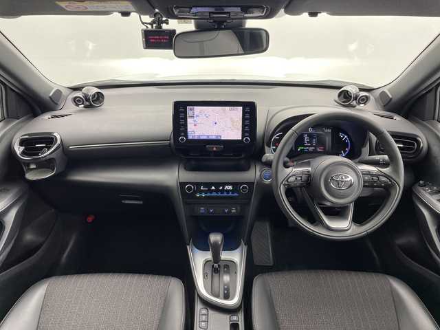 トヨタ ヤリスクロス ハイブリッド Z 愛知県 2023(令5)年 2.3万km ブラックマイカ/プラチナホワイトパールマイカ 純正8型ナビ/・Bluetooth/・USB接続/・スマートフォン接続/シートヒーター/ステアリングヒーター/レーダークルーズコントロール/ビルトインETC/前後ドライブレコーダー/衝突軽減ブレーキ/レーンキープアシスト/オートマチックハイビーム/クリアランスソナー