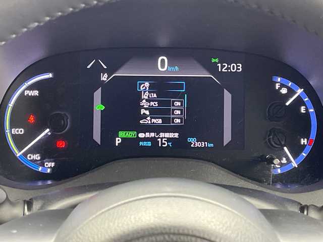 トヨタ ヤリスクロス ハイブリッド Z 愛知県 2023(令5)年 2.3万km ブラックマイカ/プラチナホワイトパールマイカ 純正8型ナビ/・Bluetooth/・USB接続/・スマートフォン接続/シートヒーター/ステアリングヒーター/レーダークルーズコントロール/ビルトインETC/前後ドライブレコーダー/衝突軽減ブレーキ/レーンキープアシスト/オートマチックハイビーム/クリアランスソナー