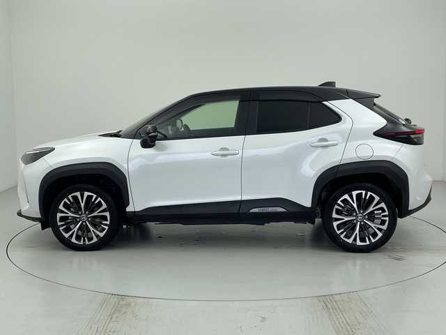 トヨタ ヤリスクロス ハイブリッド Z 愛知県 2023(令5)年 2.3万km ブラックマイカ/プラチナホワイトパールマイカ 純正8型ナビ/・Bluetooth/・USB接続/・スマートフォン接続/シートヒーター/ステアリングヒーター/レーダークルーズコントロール/ビルトインETC/前後ドライブレコーダー/衝突軽減ブレーキ/レーンキープアシスト/オートマチックハイビーム/クリアランスソナー