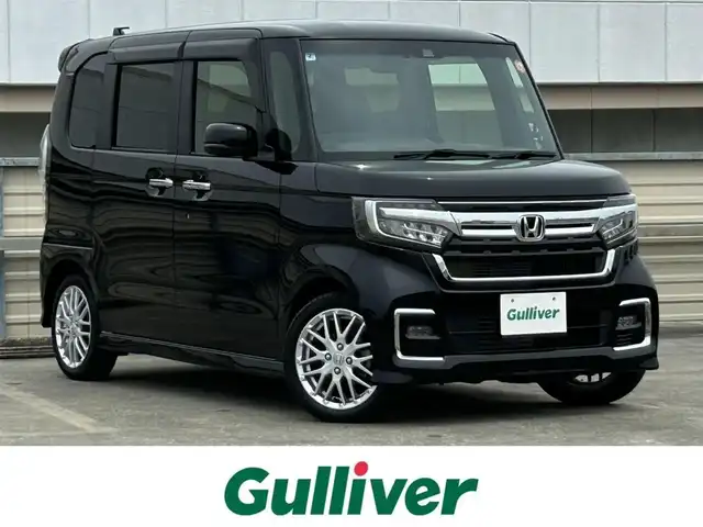 ホンダ Ｎ ＢＯＸ カスタム L ターボ 静岡県 2022(令4)年 2.4万km クリスタルブラックパール フロントベンチシート/チップアップ&ダイブダウン機構付スライドリアシート/パワースライドドア（両側）/アレルクリーンプラスシート/本革巻ステアリングホイール/パドルシフト/本革巻セレクトノブ/左右独立式リアセンターアームレスト/コンビニフック付シートバックテーブル（運転席/助手席）/Honda SENSING/Hondaスマートキーシステム/電子制御パーキングブレーキ/オートブレーキホールド機能/ナビ装着用スペシャルパッケージ（8スピーカー）/9灯式フルLEDヘッドライト/パーキングセンサーシステム/前席用i-サイドエアバッグシステム/サイドカーテンエアバッグシステム〈前席/後席対応〉/運転席&助手席シートヒーター/充電用USBジャック（急速充電対応タイプ2個付）/ロールサンシェード（スライドドア両側）/15インチアルミホイール シルバー塗装＋切削