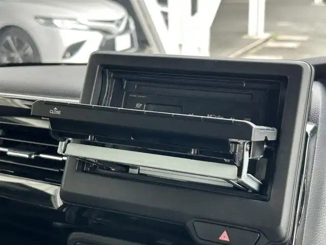 ホンダ Ｎ ＢＯＸ カスタム L ターボ 静岡県 2022(令4)年 2.4万km クリスタルブラックパール フロントベンチシート/チップアップ&ダイブダウン機構付スライドリアシート/パワースライドドア（両側）/アレルクリーンプラスシート/本革巻ステアリングホイール/パドルシフト/本革巻セレクトノブ/左右独立式リアセンターアームレスト/コンビニフック付シートバックテーブル（運転席/助手席）/Honda SENSING/Hondaスマートキーシステム/電子制御パーキングブレーキ/オートブレーキホールド機能/ナビ装着用スペシャルパッケージ（8スピーカー）/9灯式フルLEDヘッドライト/パーキングセンサーシステム/前席用i-サイドエアバッグシステム/サイドカーテンエアバッグシステム〈前席/後席対応〉/運転席&助手席シートヒーター/充電用USBジャック（急速充電対応タイプ2個付）/ロールサンシェード（スライドドア両側）/15インチアルミホイール シルバー塗装＋切削