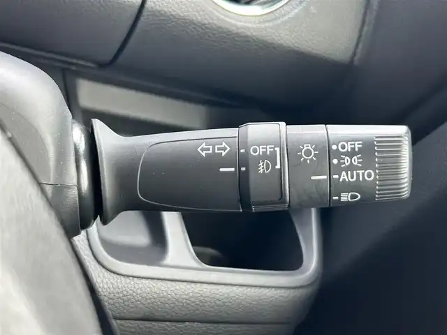 ホンダ Ｎ ＢＯＸ カスタム L ターボ 静岡県 2022(令4)年 2.4万km クリスタルブラックパール フロントベンチシート/チップアップ&ダイブダウン機構付スライドリアシート/パワースライドドア（両側）/アレルクリーンプラスシート/本革巻ステアリングホイール/パドルシフト/本革巻セレクトノブ/左右独立式リアセンターアームレスト/コンビニフック付シートバックテーブル（運転席/助手席）/Honda SENSING/Hondaスマートキーシステム/電子制御パーキングブレーキ/オートブレーキホールド機能/ナビ装着用スペシャルパッケージ（8スピーカー）/9灯式フルLEDヘッドライト/パーキングセンサーシステム/前席用i-サイドエアバッグシステム/サイドカーテンエアバッグシステム〈前席/後席対応〉/運転席&助手席シートヒーター/充電用USBジャック（急速充電対応タイプ2個付）/ロールサンシェード（スライドドア両側）/15インチアルミホイール シルバー塗装＋切削