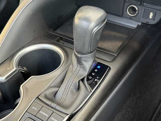 トヨタ カムリ WSレザーパッケージ 兵庫県 2022(令4)年 2.6万km アティチュードブラックマイカ/プラチナホワイトパールマイカ ワンオーナー/純正メーカーナビ/（BT/Miracast）/JBLサラウンドシステム/バックカメラ/GRエアロ/フロント/サイド/リア/リアアンダー/TRDマフラー/サンルーフ/フルレザーシート/前席パワーシート/シートヒーター/ドライブレコーダー/LEDヘッドライト/AUTOライト/トヨタセーフティセンス/スマートキー/エンジンスターター/保証書/取扱説明書