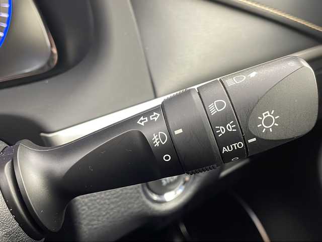 トヨタ ハリアー エレガンス 栃木県 2019(令1)年 2.8万km ホワイトパールクリスタルシャイン 社外9インチナビ/（フルセグTV/BT/DVD/CD）/バックカメラ/衝突軽減ブレーキ/クルーズコントロール/車線逸脱防止/横滑り防止/MTモード付AT/パワーシート/ETC/ドライブレコーダー/LEDオートライト/フォグライト/革巻きステアリング/ステアリングスイッチ/電動格納ミラー/プッシュスタート/スマートキー/純正フロアマット