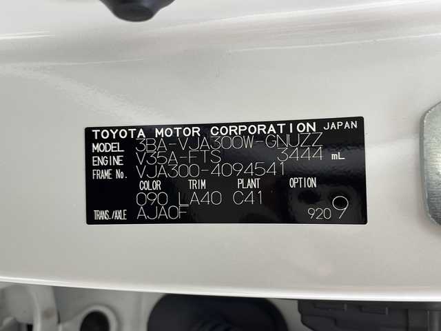 トヨタ ランドクルーザー ZX 鹿児島県 2023(令5)年 0.2万km プレシャスホワイトパール 純正JBLサウンド12.3インチディスプレイオーディオ/（CD/DVD/BT/Br/フルセグTV）/パノラミックビューモニター/トヨタセーフティセンス/レーダークルーズコントロール/ブラインドスポットモニター/サンルーフ/リアエンターテインメントシステム/マルチテレインセレクト/ベージュ革シート/メモリ付きパワーシート/シートヒーター/シートベンチレーション/ステアリングヒーター/パワーバックドア/電動格納サードシート/オートライト/オートハイビーム/電動パーキングブレーキ/オートホールド機能/純正フロアマット/純正バイザー/保証書、取説