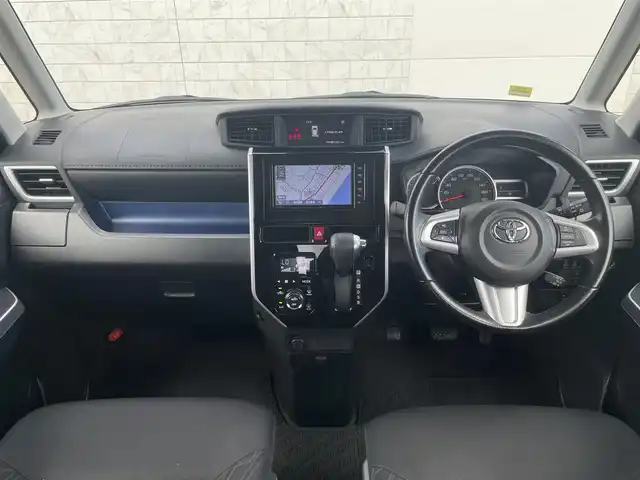 トヨタ タンク カスタムG 長崎県 2019(令1)年 10万km ブラックマイカメタリック (株)IDOMが運営する【じしゃロン長崎店】の自社ローン専用車両になりますこちらは現金またはオートローンご利用時の価格です。自社ローンご希望の方は別途その旨お申付け下さい/ワンオーナー/純正ナビ（NSZT-W68T）/　CD/DVD/SD/BT/AM/FM/フルセグＴＶ/バックカメラ/スマートアシスト３/フロントスポイラー/両側電動スライドドア/クルーズコントロール/ＥＴＣ/純正フロアマット/純正ドアバイザー/LEDヘッドライト/スマートキー×2/ＩＳＯＦＩＸ