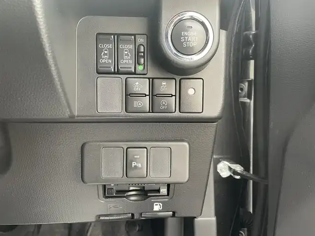 トヨタ タンク カスタムG 長崎県 2019(令1)年 10万km ブラックマイカメタリック (株)IDOMが運営する【じしゃロン長崎店】の自社ローン専用車両になりますこちらは現金またはオートローンご利用時の価格です。自社ローンご希望の方は別途その旨お申付け下さい/ワンオーナー/純正ナビ（NSZT-W68T）/　CD/DVD/SD/BT/AM/FM/フルセグＴＶ/バックカメラ/スマートアシスト３/フロントスポイラー/両側電動スライドドア/クルーズコントロール/ＥＴＣ/純正フロアマット/純正ドアバイザー/LEDヘッドライト/スマートキー×2/ＩＳＯＦＩＸ