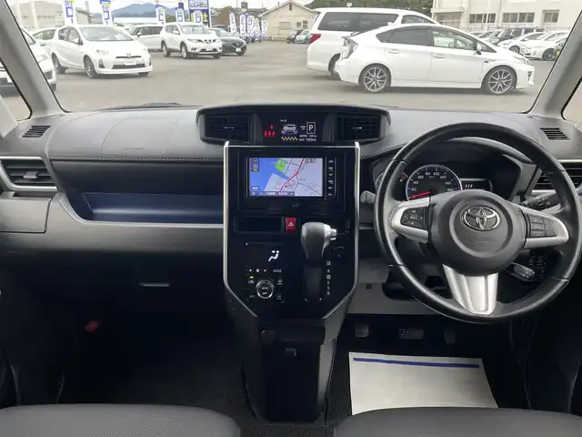 トヨタ タンク カスタムG 長崎県 2019(令1)年 10万km ブラックマイカメタリック (株)IDOMが運営する【じしゃロン長崎店】の自社ローン専用車両になりますこちらは現金またはオートローンご利用時の価格です。自社ローンご希望の方は別途その旨お申付け下さい/ワンオーナー/純正ナビ（NSZT-W68T）/　CD/DVD/SD/BT/AM/FM/フルセグＴＶ/バックカメラ/スマートアシスト３/フロントスポイラー/両側電動スライドドア/クルーズコントロール/ＥＴＣ/純正フロアマット/純正ドアバイザー/LEDヘッドライト/スマートキー×2/ＩＳＯＦＩＸ